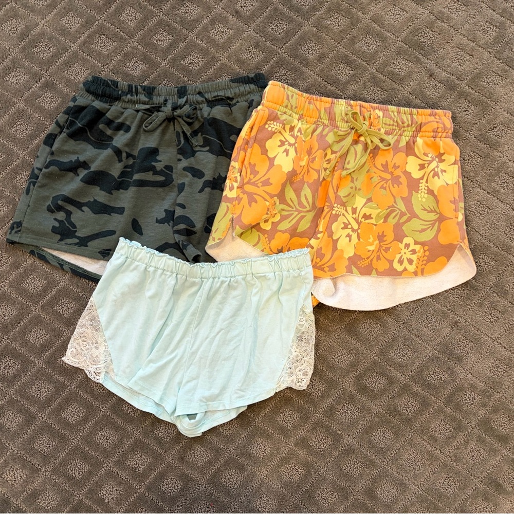 Floral and Camouflage Women's Shorts Set